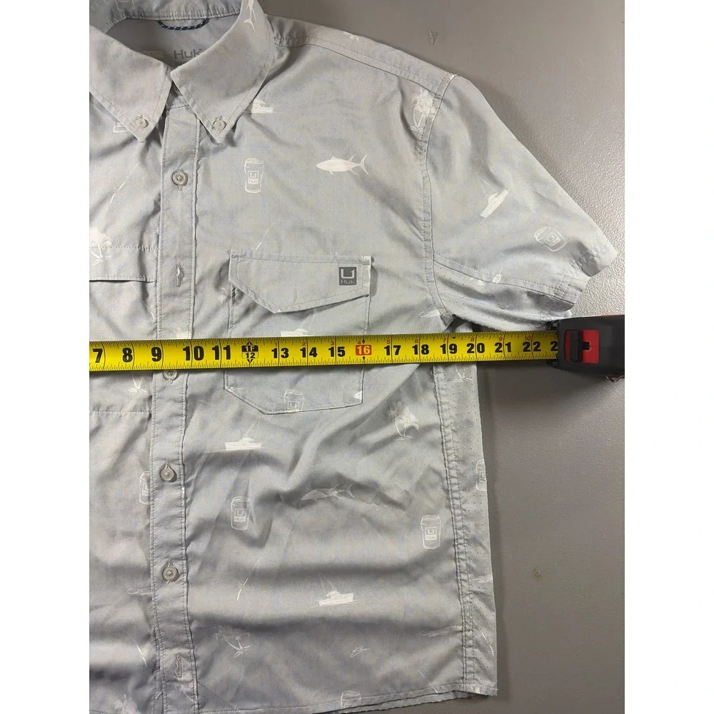 Huk Fishing Shirt Mens Small Blue Short Sleeve Button Down Performance Fishing